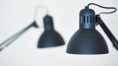 Luminaire en métal noir : tendances et conseils déco